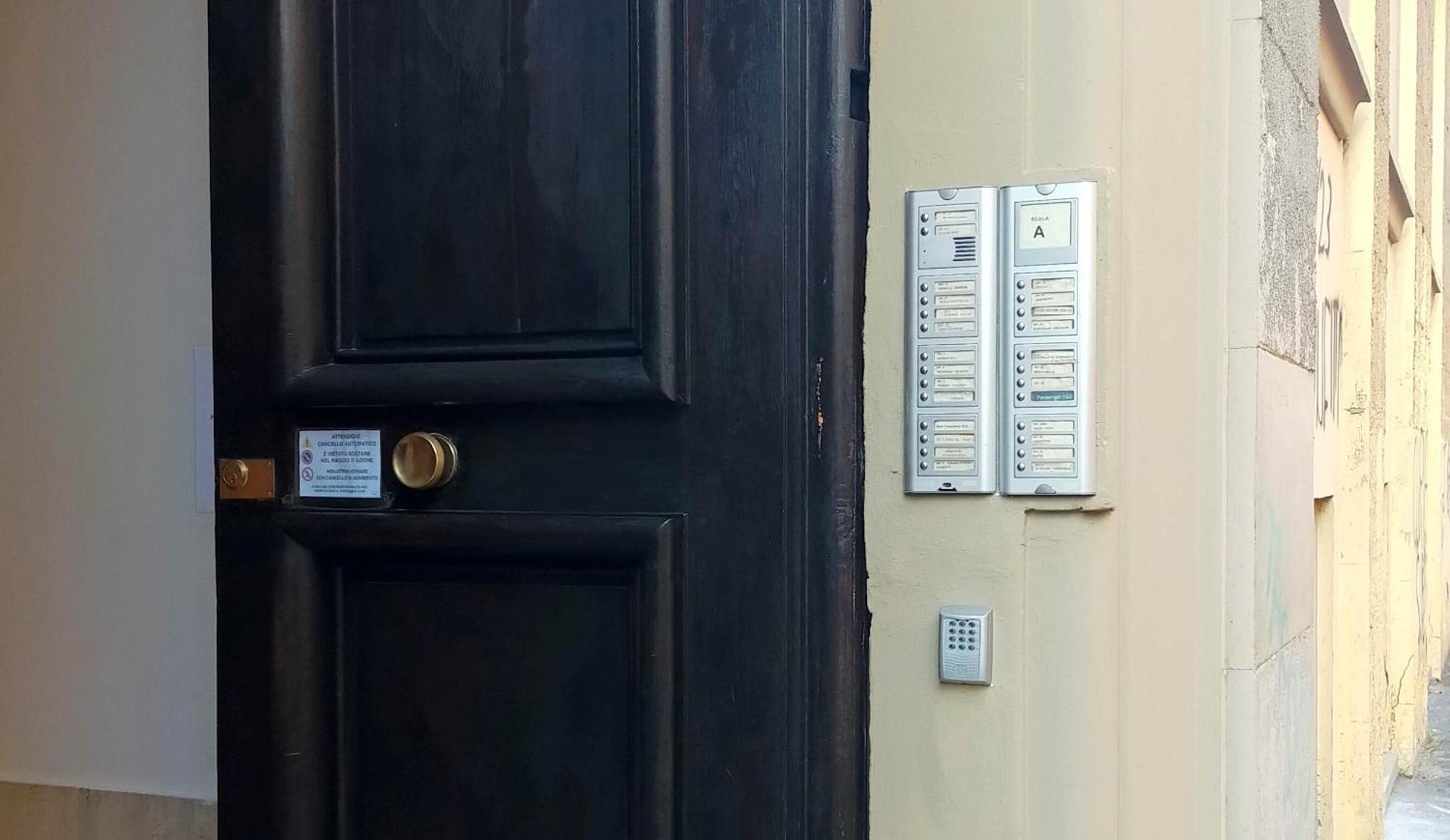 Casa Giuliana -3br 2bath Flat, 116 M2 On One Level, 2nd Floor With Lift, High Comfort, Quite, Chic, Doorman, 600 Meters From Vatican Museums And Ottaviano Metro, Plenty Of District Facilities, Welcome Drinks & Local Guide, 24 Hour 4 Language Su Appartement *