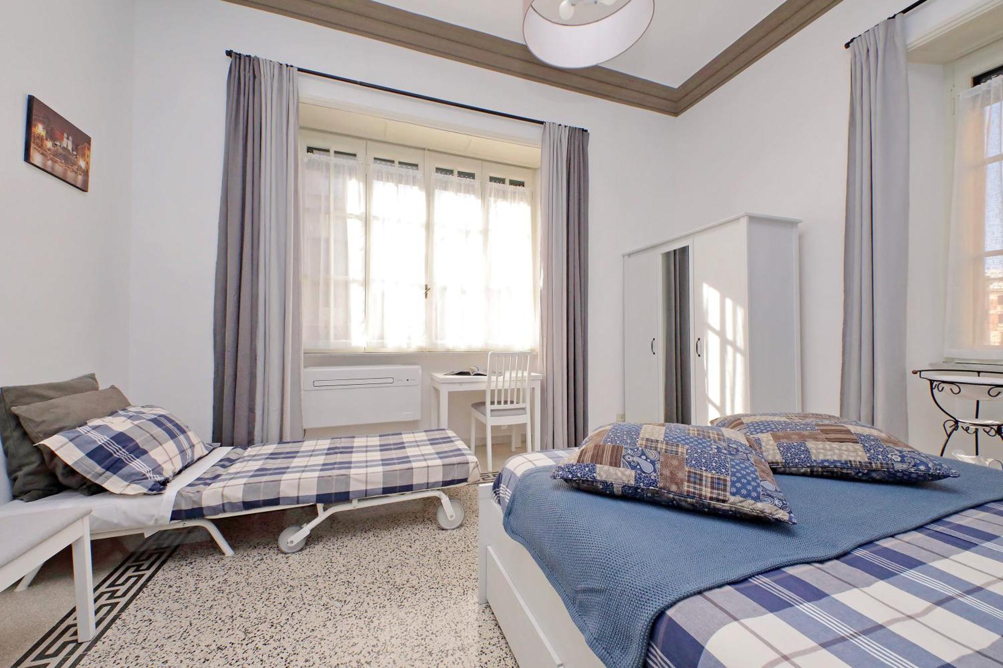 Casa Giuliana -3br 2bath Flat, 116 M2 On One Level, 2nd Floor With Lift, High Comfort, Quite, Chic, Doorman, 600 Meters From Vatican Museums And Ottaviano Metro, Plenty Of District Facilities, Welcome Drinks & Local Guide, 24 Hour 4 Language Su Appartement *
