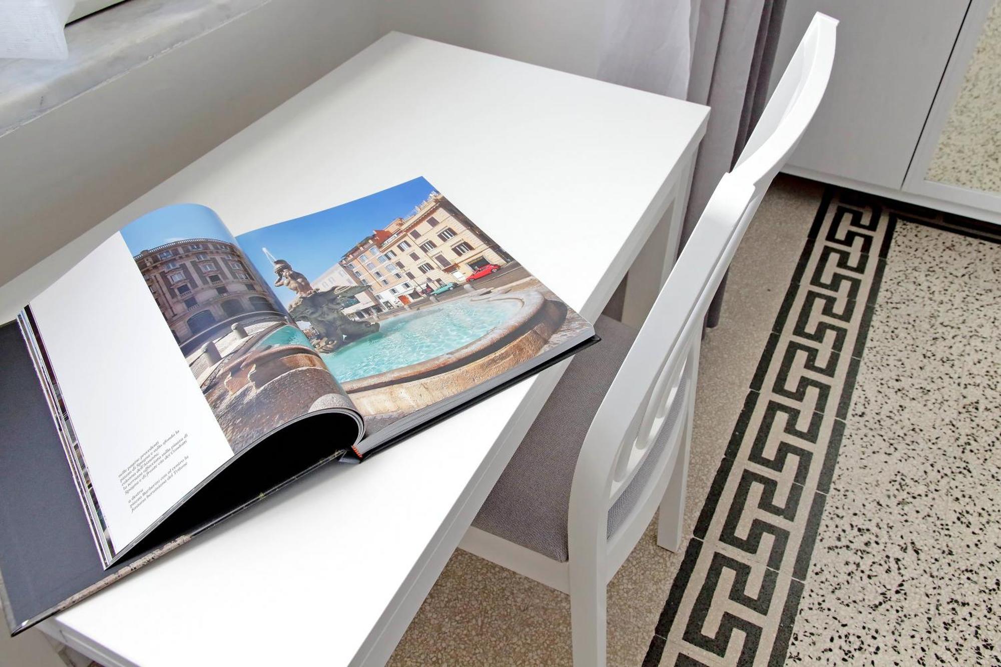 Casa Giuliana -3br 2bath Flat, 116 M2 On One Level, 2nd Floor With Lift, High Comfort, Quite, Chic, Doorman, 600 Meters From Vatican Museums And Ottaviano Metro, Plenty Of District Facilities, Welcome Drinks & Local Guide, 24 Hour 4 Language Su Appartement
